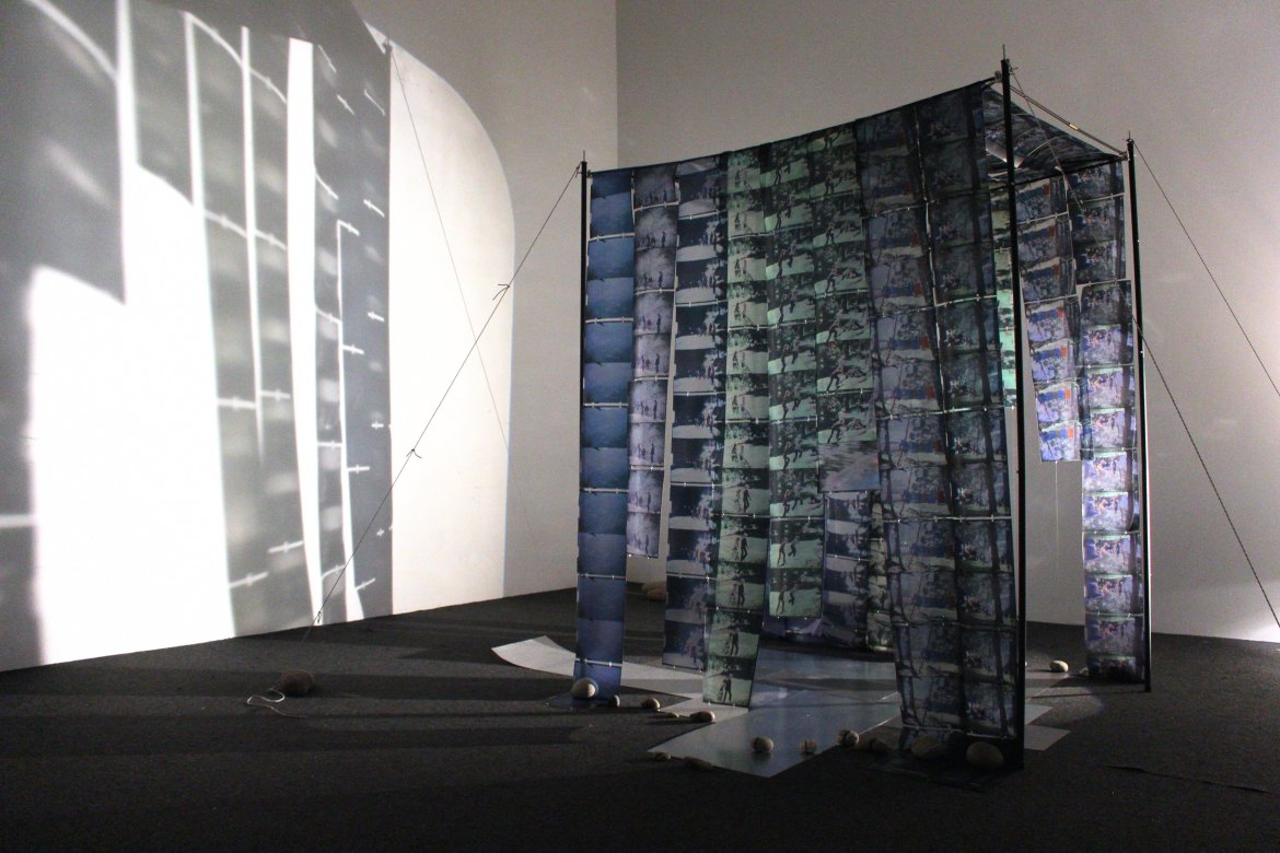 Instalación Fílmica: «el azul de la distancia»